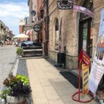 Reklamy na Rynku starego miasta / Grażyna-Szlęzak-Wójcik / Radio Kielce