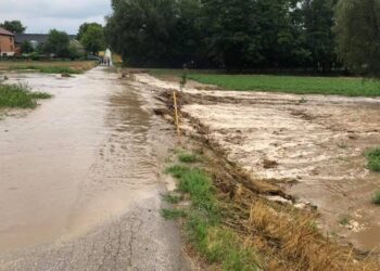 Ulewne deszcze spowodowały straty w miejscowościach powiatu kazimierskiego / Łukasz Maderak