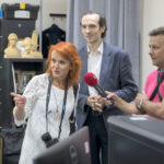 Moskwa. Bajkowe lato z Radiem Kielce. Wizyta w wytwórni Sojuzmultfilm. Na zdjęciu Borys Maszkowcew, dyrektor Sojuzmultfilm, Grażyna Szlęzak-Wójcik oraz Robert Szumielewicz / Sojuzmultfilm