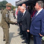 Sandomierz. Przysięga WOT. Na zdjęciu (od lewej): płk Artur Barański - dowódca 10. Świętokrzyskiej Brygady Obrony Terytorialnej, poseł Krzysztof Lipiec i poseł Andrzej Kryj / Grażyna Szlęzak - Wójcik / Radio Kielce