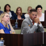 Kielce. Sesja Rady Miasta Kielce. Na zdjęciu: Anna Kibortt - radna Projektu Wspólne Kielce, Marcin Chłodnicki - radny SLD / Wiktor Taszłow / Radio Kielce