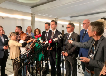Konferencja prasowa zorganizowana przed podjęciem decyzji przez Radę Naczelną PSL, w jakiej formule ludowcy wystartują w jesiennych wyborach parlamentarnych / twitter.com/DariuszKlimczak