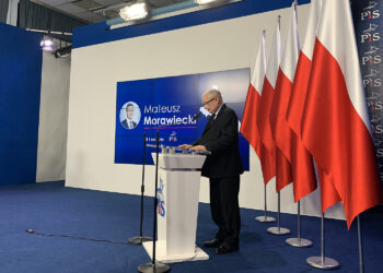 Prezes PiS Jarosław Kaczyński zaprezentował nazwiska kandydatów, którzy znajdą się na pierwszych miejscach list wyborczych PiS w wyborach parlamentarnych / twitter.com/pisorgpl