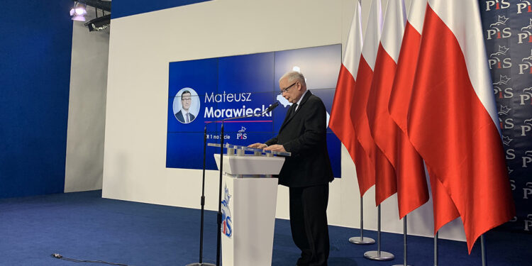 Prezes PiS Jarosław Kaczyński zaprezentował nazwiska kandydatów, którzy znajdą się na pierwszych miejscach list wyborczych PiS w wyborach parlamentarnych / twitter.com/pisorgpl