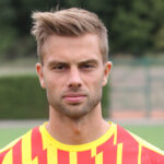 DANIEL DZIWNIEL – OBROŃCA; DATA URODZENIA: 19.08.1992; MIEJSCE URODZENIA: Frankfurt  nad Menem (Niemcy); WZROST/WAGA: 177/72; W KORONIE OD: 1.07.2019; MECZE/BRAMKI W KORONIE: 0/0; POPRZEDNI KLUB: Zagłębie Lubin (PKO Ekstraklasa); NARODOWOŚĆ: Polska/Niemcy / Korona Kielce