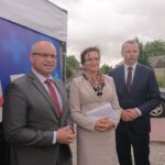 Spotkanie informacyjne w sprawie programu "Rodzina 500 plus". Tomasz Staniek - starosta opatowski i Agata Wojtyszek - wojewoda świętokrzyski / Anna Głąb / Radio Kielce