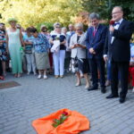 Odsłonięcie słoneczka przez dyrygenta Mirosława Jacka Błaszczyka / Dorota Klusek / Radio Kielce