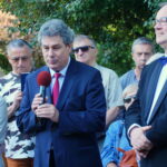 Odsłonięcie słoneczka przez dyrygenta Mirosława Jacka Błaszczyka / Dorota Klusek / Radio Kielce