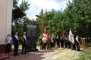 Swaryszów. Upamiętnienie zamordowanych mieszkańców wsi polskich / Ewa Pociejowska - Gawęda / Radio Kielce