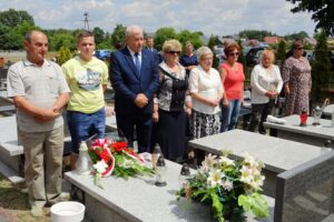 Swaryszów. Upamiętnienie zamordowanych mieszkańców wsi polskich / Ewa Pociejowska - Gawęda / Radio Kielce