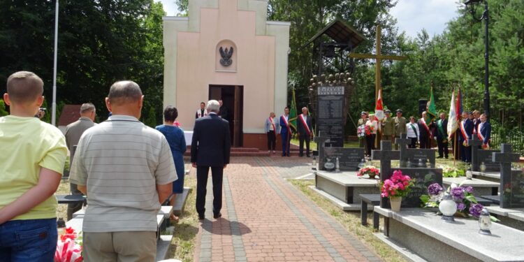 Swaryszów. Upamiętnienie zamordowanych mieszkańców wsi polskich / Ewa Pociejowska - Gawęda / Radio Kielce