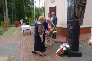 Swaryszów. Upamiętnienie zamordowanych mieszkańców wsi polskich / Ewa Pociejowska - Gawęda / Radio Kielce