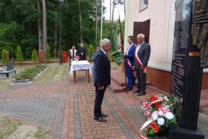 Swaryszów. Upamiętnienie zamordowanych mieszkańców wsi polskich / Ewa Pociejowska - Gawęda / Radio Kielce