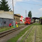 Sprzątanie terenów kolejki wąskotorowej. / Ewa Pociejowska-Gawęda / Radio Kielce