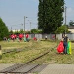 Sprzątanie terenów kolejki wąskotorowej. / Ewa Pociejowska-Gawęda / Radio Kielce