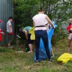 Sprzątanie terenów kolejki wąskotorowej. / Ewa Pociejowska-Gawęda / Radio Kielce