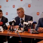 Na zdjęciu (od lewej): Marcin Różycki - zastępca prezydenta Kielc, Bogdan Wenta - prezydent Kielc i Arkadiusz Kubiec - zastępca prezydenta Kielc / Piotr Kwaśniewski / Radio Kielce