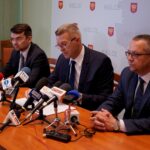 Na zdjęciu (od lewej): Marcin Różycki - zastępca prezydenta Kielc, Bogdan Wenta - prezydent Kielc i Arkadiusz Kubiec - zastępca prezydenta Kielc / Piotr Kwaśniewski / Radio Kielce