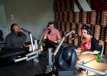 Punkty Widzenia. Na zdjęciu (od lewej): ks. Krzysztof Banasik – zastępca dyrektora Caritas diecezji kieleckiej, Mirosław Ciołak – kucharz i Magdalena Sitek / Karol Żak / Radio Kielce