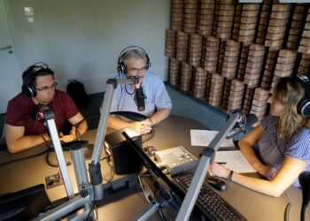 Na zdjęciu: dr Tomasz Domański, dr Ryszard Śmietanka-Kruszelnicki z Delegatury IPN w Kielcach i Marlena Płaska - Radio Kielce / Piotr Kwaśniewski / Radio Kielce
