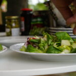 Stacja Wakacje - Śniadanie w ogrodzie: sałatki / Aneta Cielibała-Gil / Radio Kielce