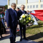 Turniej pamięci poświęcony śp. Benedyktowi Noconiowi. Odsłonięcie tablicy pamięci pięciu osób związanym z klubem. Z prawej: burmistrz Łagowa Paweł Marwicki / Kamil Król / Radio Kielce