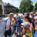 Izabela Mortas rozmawia z uczniami SP nr 18 w Bielsku-Białej / Daniel Lenart / Radio Kielce