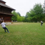 Dawne zabawy w Parku Etnograficznym w Tokarni / Wiktor Dziarmaga / Radio Kielce