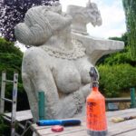 Kielce. Renowacja rzeźby „Przysięga miłości” przy źródełku Biruty / Mateusz Kępiński / Radio Kielce