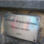 Kielce. Renowacja rzeźby „Przysięga miłości” przy źródełku Biruty / Mateusz Kępiński / Radio Kielce