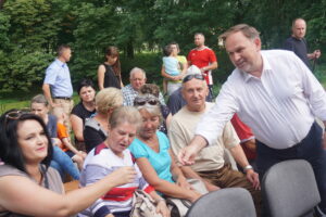 Piknik PiS w Nieciesławicach. Pierwszy z prawej: Marek Kwitek, poseł PiS / Michał Kita / Radio Kielce