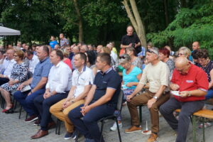 Piknik PiS w Nieciesławicach. Pierwszy z lewej: Piotr Wawrzyk, wiceminister spraw zagranicznych; Maria Zuba - poseł PiS; trzeci z prawej: Marek Kwitek - poseł PiS / Michał Kita / Radio Kielce