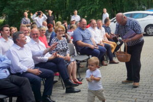 Piknik PiS w Nieciesławicach. Od lewej: Andrzej Kryj - poseł PiS, obok: Piotr Wawrzyk, wiceminister spraw zagranicznych; Maria Zuba - poseł PiS; trzeci z prawej: Marek Kwitek - poseł PiS / Michał Kita / Radio Kielce