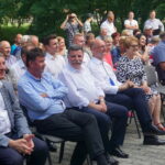 Piknik PiS w Nieciesławicach. Od lewej: Andrzej Pruś - przewodniczący Sejmiku Województwa Świętokrzyskiego; trzeci z lewej: Andrzej Kryj - poseł PiS, obok: Piotr Wawrzyk, wiceminister spraw zagranicznych; Maria Zuba - poseł PiS; drugi z prawej: Marek Kwitek - poseł PiS / Michał Kita / Radio Kielce