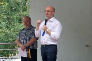 Piknik PiS w Nieciesławicach. Z prawej: Piotr Wawrzyk, wiceminister spraw zagranicznych / Michał Kita / Radio Kielce