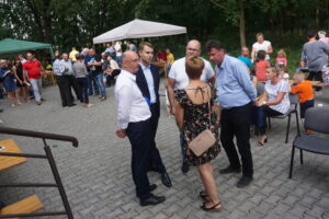 Piknik PiS w Nieciesławicach. Z lewej: Piotr Wawrzyk, wiceminister spraw zagranicznych / Michał Kita / Radio Kielce