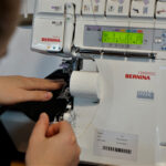 Warsztaty krawieckie z cyklu „Uszyj to sam” w Ambasadzie Dizajnu / Patryk Cudzik / Radio Kielce