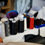 Warsztaty krawieckie z cyklu „Uszyj to sam” w Ambasadzie Dizajnu / Patryk Cudzik / Radio Kielce