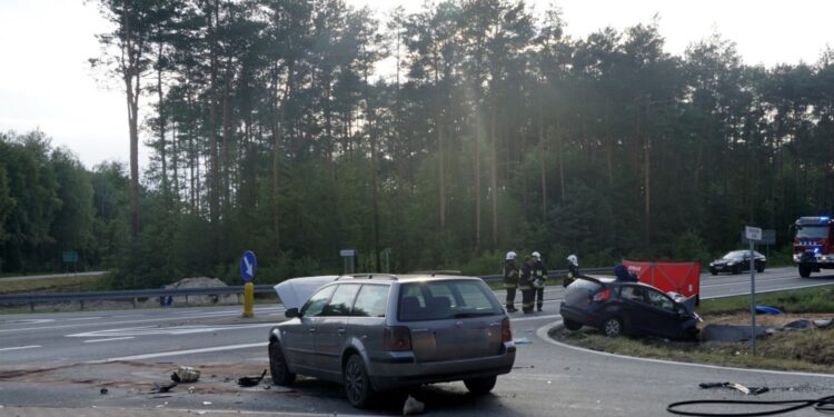 Ruda Maleniecka. Tragiczny wypadek na drodze krajowej nr 74 / Daniel Lenart / Radio Kielce