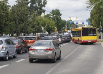 Utrudnienia w ruchu na ulicy Warszawskiej w Kielcach / Mateusz Kaczmarczyk / Radio Kielce