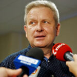 Na zdjęciu  Marek Kuchna - odpowiedzialny za realizację inwestycji budowy komisariatu policji w Chmielniku / Patryk Cudzik / Radio Kielce