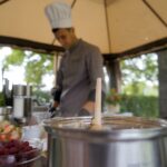 Śniadanie w ogrodzie. Damian Domagała - szef kuchni w restauracji "Oranżeria" w Best Western Grand Hotel Kielce / Piotr Kwaśniewski / Radio Kielce