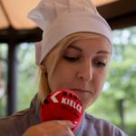 Śniadanie w ogrodzie. Ewelina Tkacz - szef zmiany w restauracji "Oranżeria" w Best Western Grand Hotel Kielce / Piotr Kwaśniewski / Radio Kielce