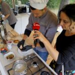 Śniadanie w ogrodzie. Damian Domagała - szef kuchni w restauracji "Oranżeria" w Best Western Grand Hotel Kielce i Magdalena Sitek - Radio Kielce / Piotr Kwaśniewski / Radio Kielce