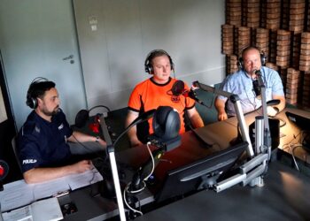 Na zdjęciu (od lewej): Tomasz Pienczewski – Komenda Miejska Policji w Kielcach, Piotr Miernecki – ratownik medyczny i Artur Pluta – instruktor jazdy ze szkoły „Enigma” / Karol Żak / Radio Kielce