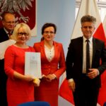 Na zdjęciu (od lewej): Katarzyna Kondziołka - burmistrz Zawichostu, wojewoda Agata Wojtyszek i senator Krzysztof Słoń / Patryk Cudzik / Radio Kielce