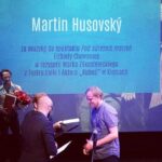 Finał 25. Ogólnopolskiego Konkursu na Wystawie Polskiej Sztuki Współczesnej. Nagrodę odbiera Robert Drobniuch, dyrektor Teatru Lalki i Aktora "Kubuś". / TLiA "Kubuś"