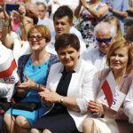 Tokarnia. Piknik przedwyborczy Prawa i Sprawiedliwości. Na zdjęciu (od lewej): senator Krzysztof Słoń, poseł Maria Zuba, Beata Szydło - była premier, obecnie europoseł, wiceminister Anna Krupka i poseł Marek Kwitek / Jarosław Kubalski / Radio Kielce