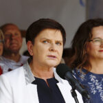 Tokarnia. Piknik przedwyborczy Prawa i Sprawiedliwości. Na zdjęciu (od lewej): Beata Szydło - była premier, obecnie europoseł i wojewoda Agata Wojtyszek / Jarosław Kubalski / Radio Kielce