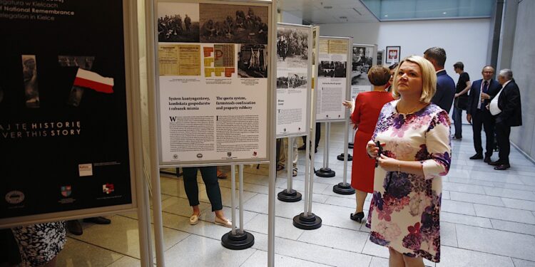 Wernisaż wystawy przygotowanej przez Muzeum Wsi Kieleckiej „817. Poznaj tę historię” / Jarosław Kubalski / Radio Kielce